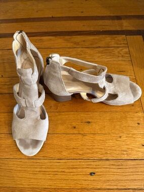 Clark’s Deloria Faye Women’s Suede Cutout Block Heel Sandals — Cream 8.5